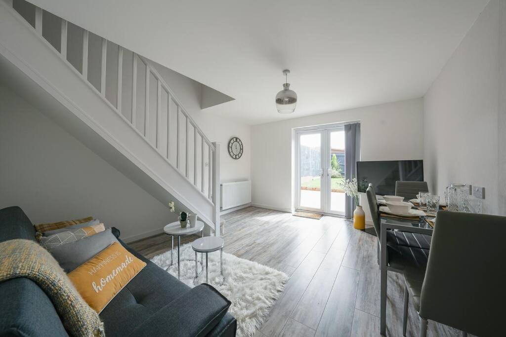 Stylish 2-Bed Home - For Company Contractor And Leisure Stays - Nec, Airport, Hs2, Contractors, Resort World バーミンガム エクステリア 写真