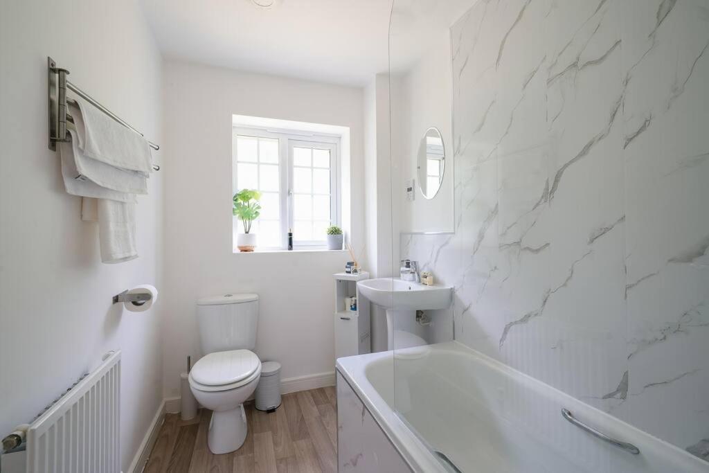 Stylish 2-Bed Home - For Company Contractor And Leisure Stays - Nec, Airport, Hs2, Contractors, Resort World バーミンガム エクステリア 写真