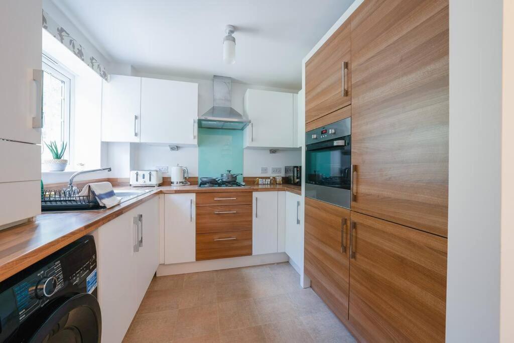 Stylish 2-Bed Home - For Company Contractor And Leisure Stays - Nec, Airport, Hs2, Contractors, Resort World バーミンガム エクステリア 写真