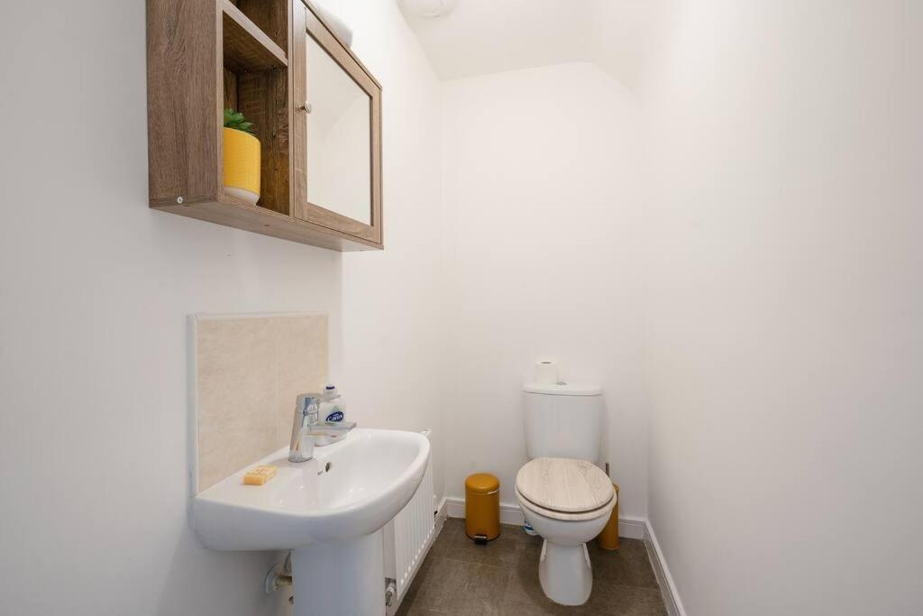 Stylish 2-Bed Home - For Company Contractor And Leisure Stays - Nec, Airport, Hs2, Contractors, Resort World バーミンガム エクステリア 写真