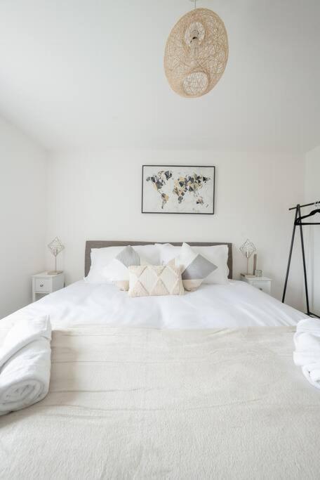 Stylish 2-Bed Home - For Company Contractor And Leisure Stays - Nec, Airport, Hs2, Contractors, Resort World バーミンガム エクステリア 写真