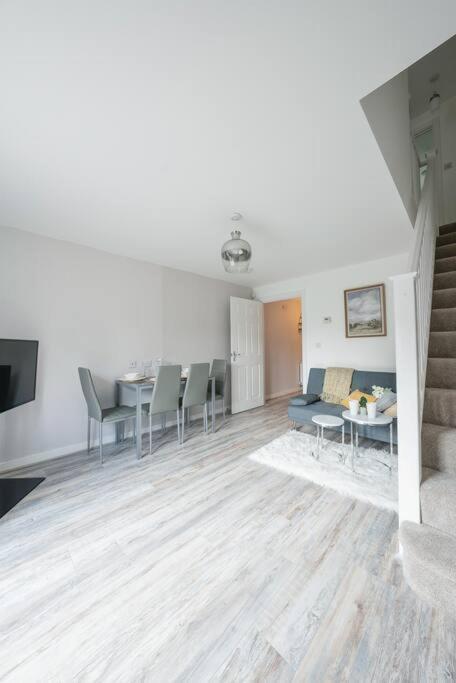 Stylish 2-Bed Home - For Company Contractor And Leisure Stays - Nec, Airport, Hs2, Contractors, Resort World バーミンガム エクステリア 写真